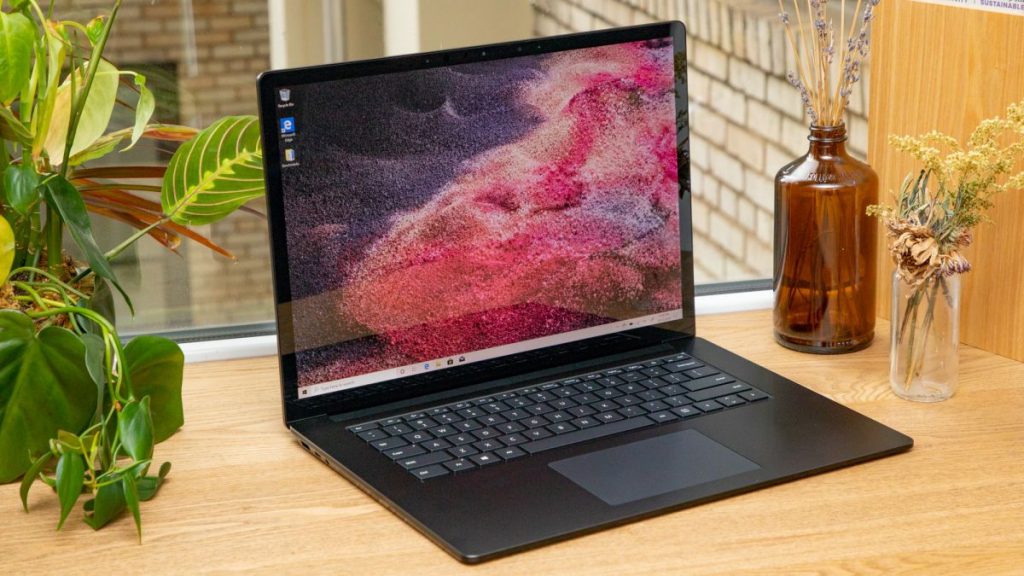  Microsoft Surface Laptop 3: Best Laptops for Graphic Designing and Editing 