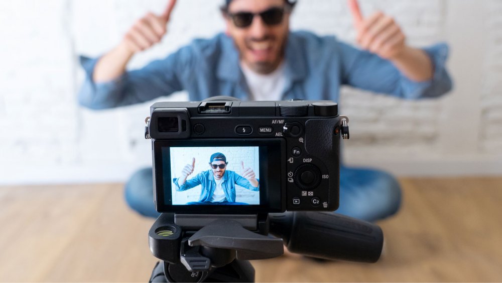 7 Noteworthy Cameras for Vlogging and Streaming Under $1000