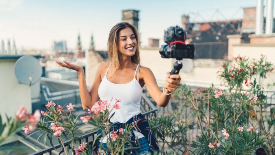 5 Great-Buy Cameras for Vlogging and Streaming under $1500