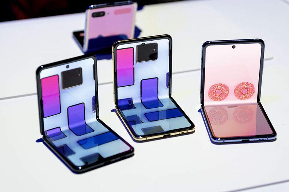 Foldable iPhones